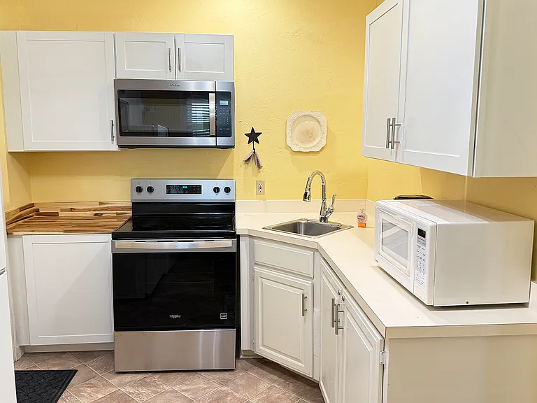 325 W Tonhawa St — Photo 9