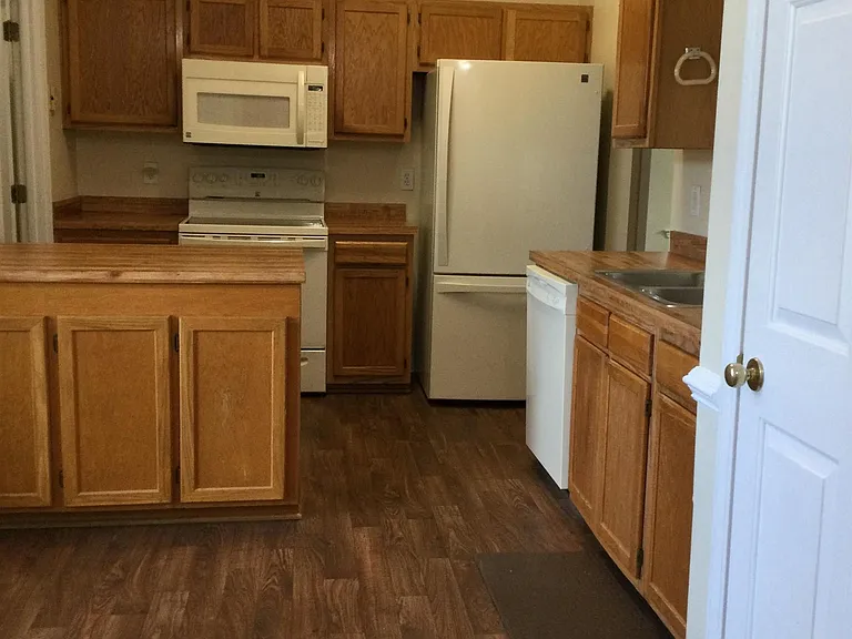 13 Coachmen Ct — Photo 2