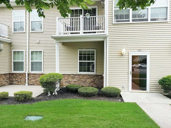 702 Lennox Drive #702, Saint James, NY 11780