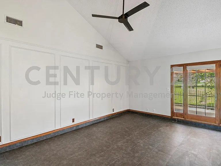 1308 Clubhouse Ct — Photo 10