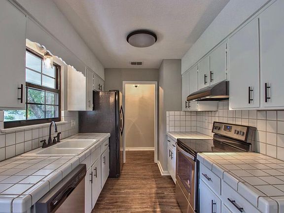 5th image of 8268 Balmoral Dr