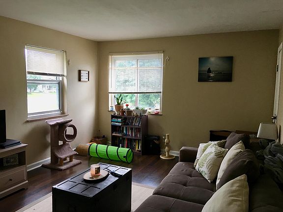2nd image of 437 Claranna Ave APT 4