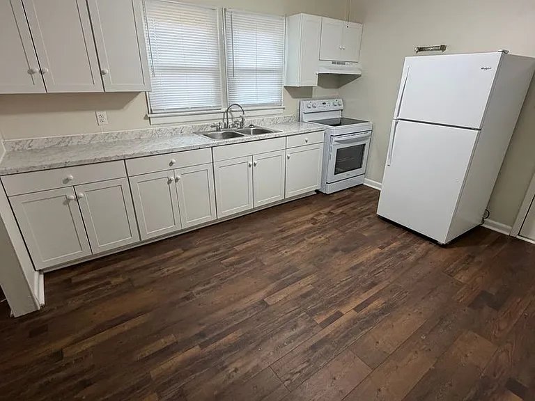 1810 Laurel St — Photo 5