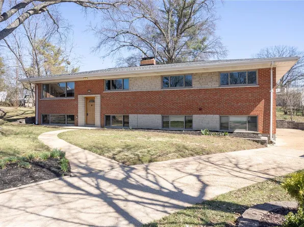 8904 Larchwood Ct, Saint Louis, MO 63126