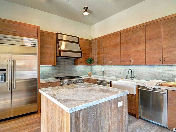 5th image of 15 Church St Unit 406