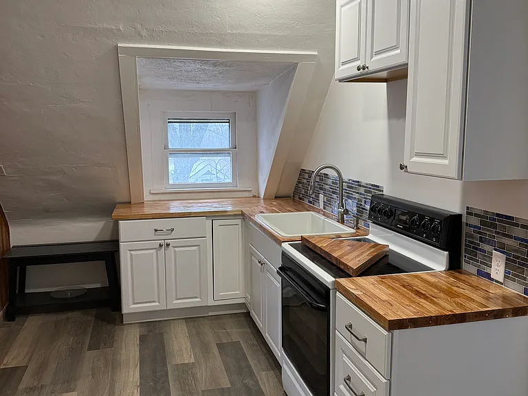 105 Sturges Ave #C — Photo 2