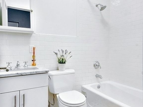4th image of 282 Manhattan Ave #B2
