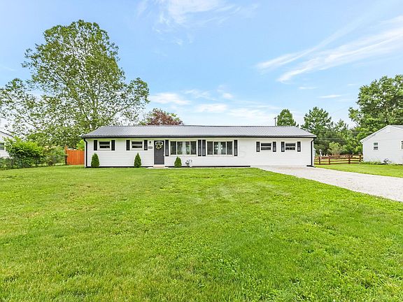 3rd image of 916 Fieldson Dr