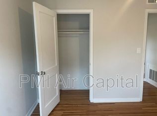 6427 E Cottonwood Ln, Wichita, KS 67207