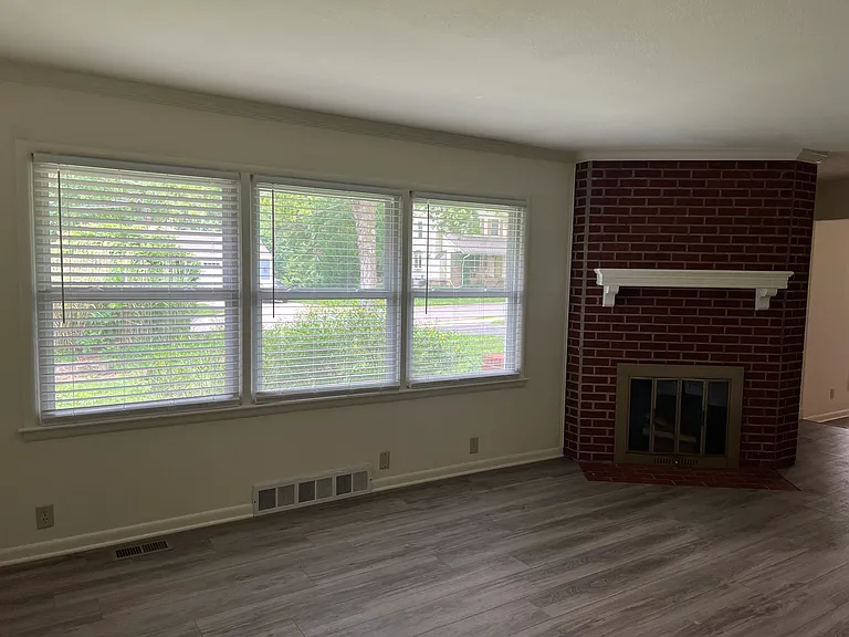 5821 Lowell St — Photo 8