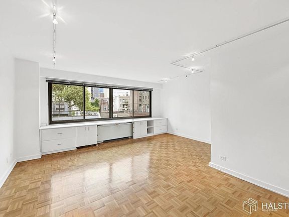 3rd image of 201 W 21st St APT 6H
