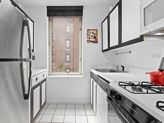 5th image of 145 E 48th St APT 12C