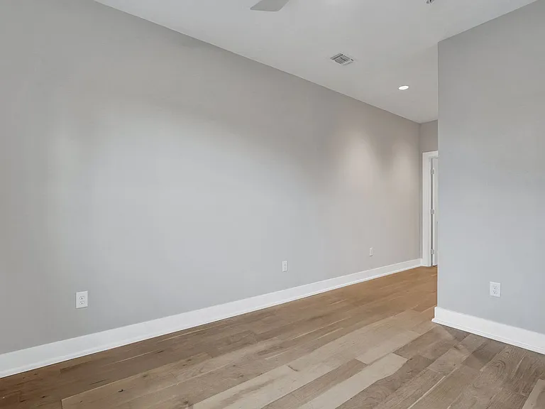 601 E 39th Street — Photo 57