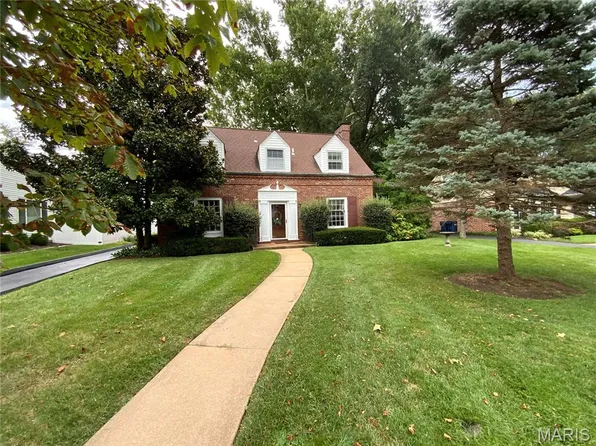 6 Hawthorne Ct, Saint Louis, MO 63122