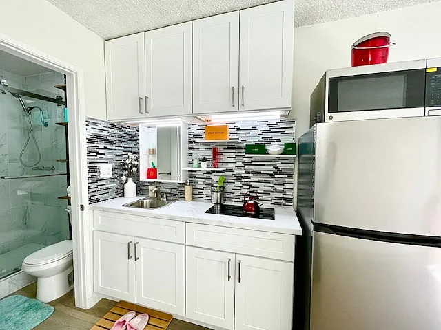 Wilshire Occidental Apts — Photo 21