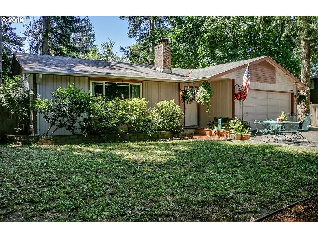 1284 Piper Ln photo 1