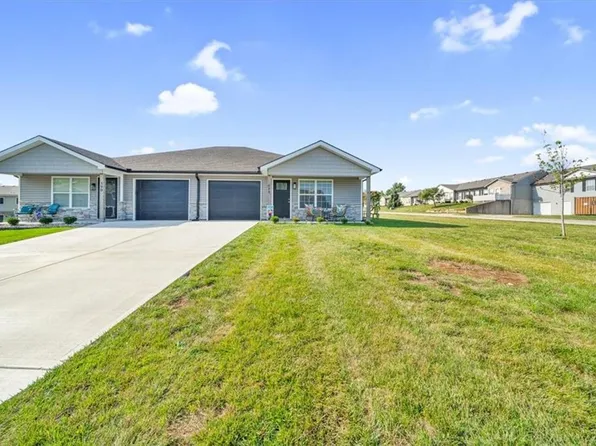 588 Kreisel Dr, Raymore, MO 64083