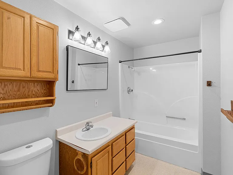 9831 N Edison St — Photo 13