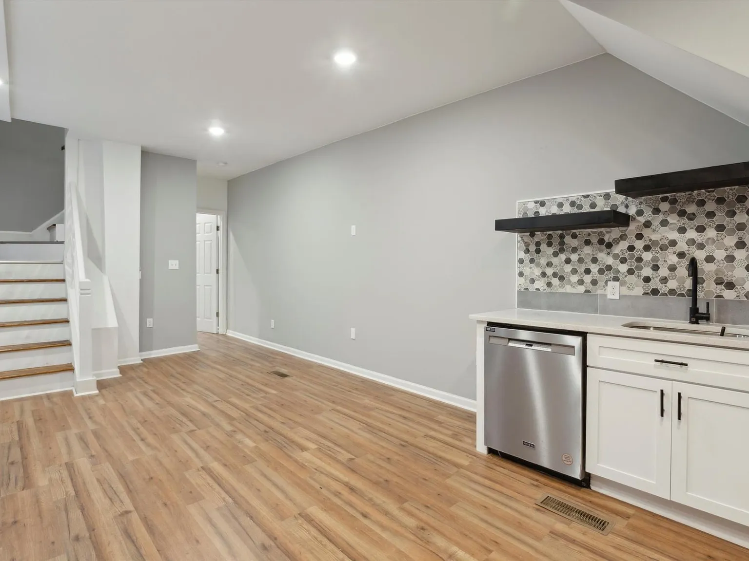 4 bed, 1500 sqft, $2,250 — Photo 4