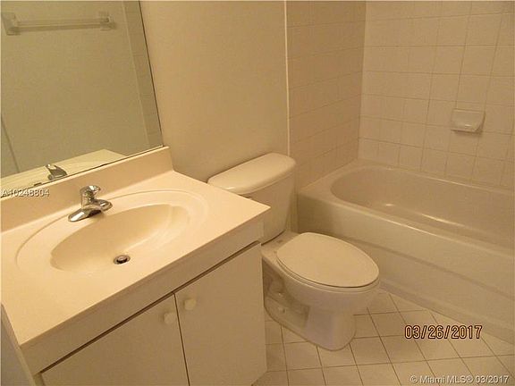 4th image of 1271 SE 29th St Unit 103