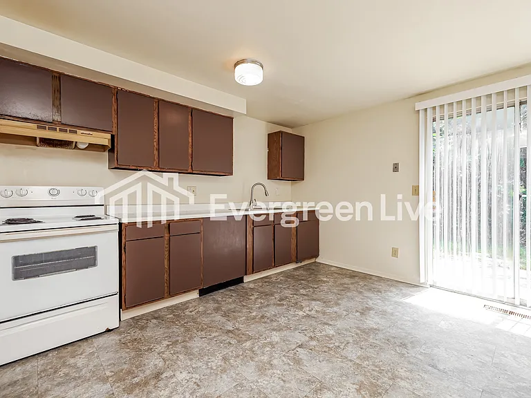 8203 Mount Carmel St — Photo 8