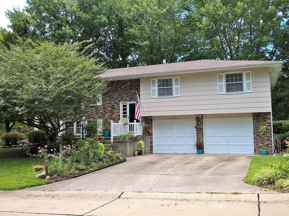 2nd image of 1505 W Lexington Cir