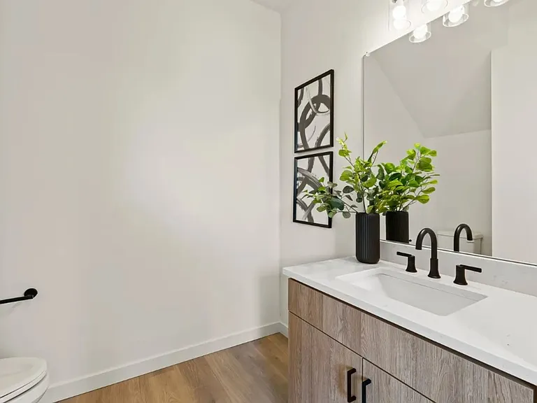 7582 N Alma Ave — Photo 10