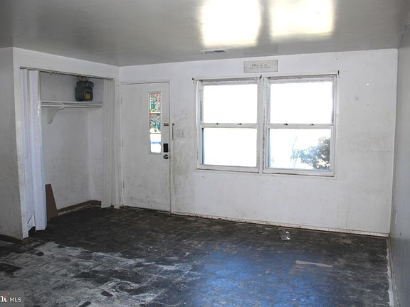 3rd image of 1615 Lyle Ct