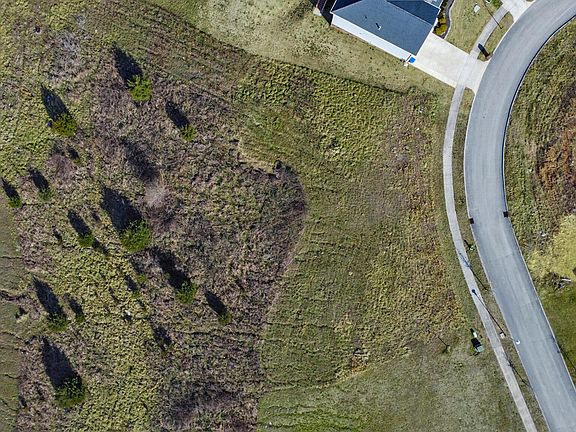 2nd image of 111 Hollyberry Rd