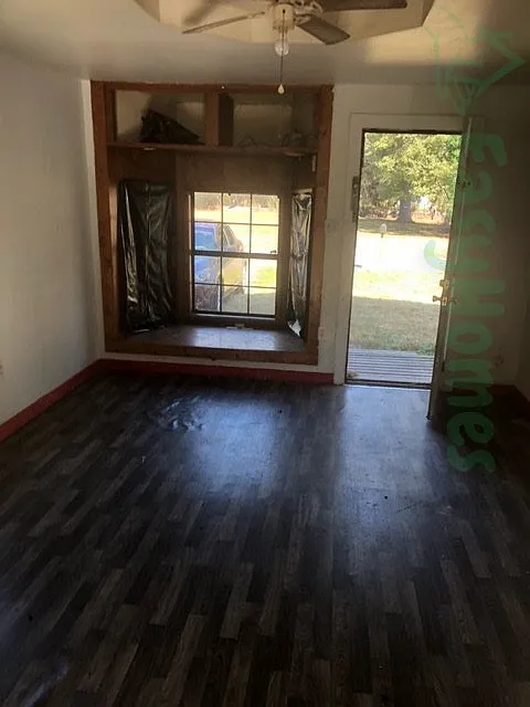 824 South Main Street — Photo 2