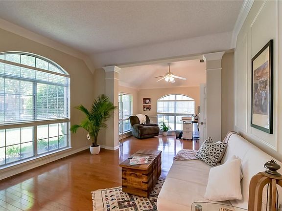 4th image of 3310 Arcadia Dr