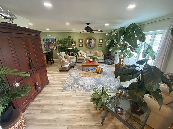 4th image of 6841 Newburgh Rd