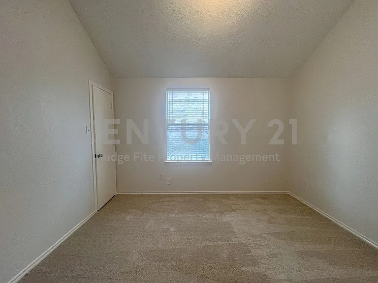 1616 Logan Dr — Photo 28