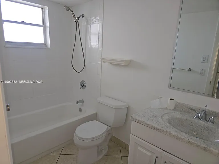 320 NE 12th Ave #703 — Photo 30