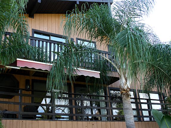 Upper & Lower Balcony