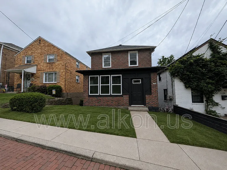2230 Lucina Ave — Photo 1