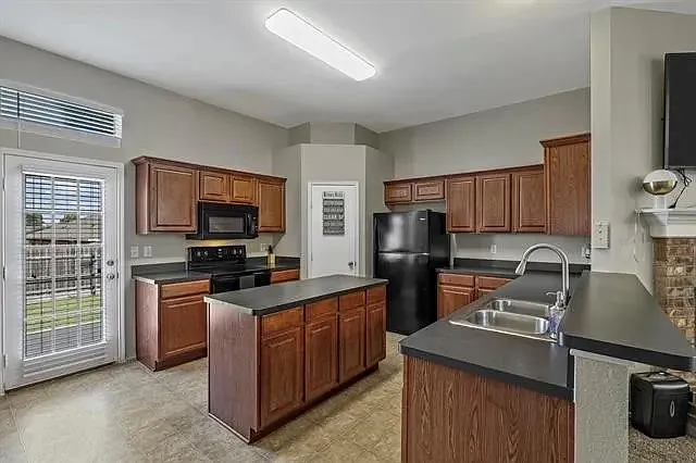6911 Misty Meadow Ln — Photo 3