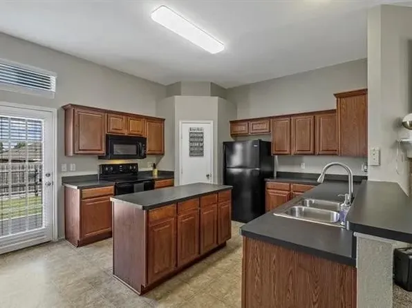 6911 Misty Meadow Ln, Arlington, TX 76002