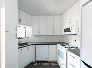 9 Deer Park Cres #504, Toronto, ON M4V 2C4