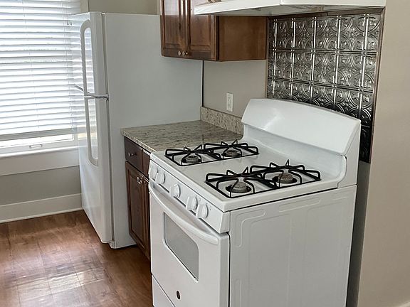 2nd image of 606 Wood St #A