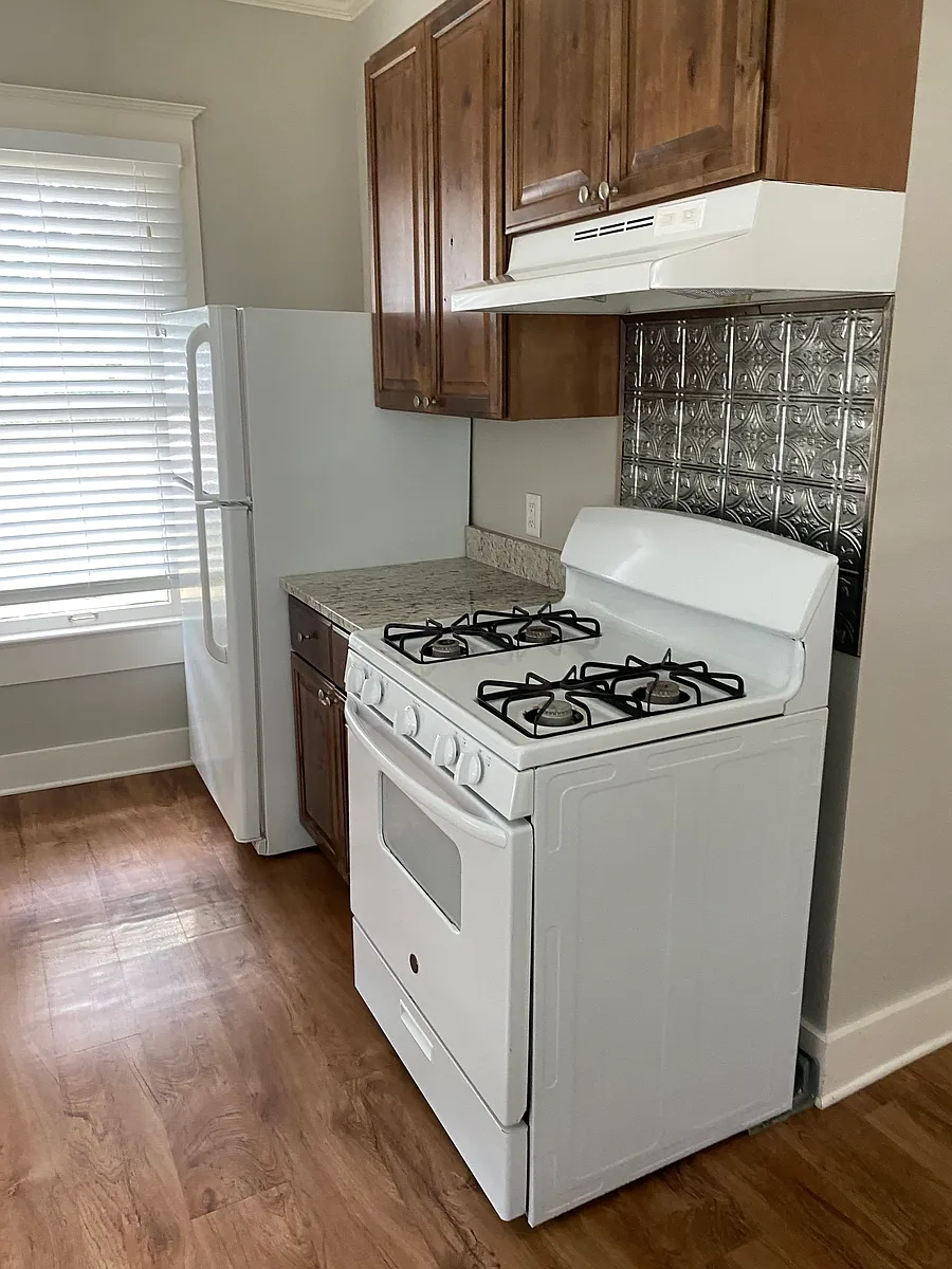 Building Photo - 606 Wood St #A
