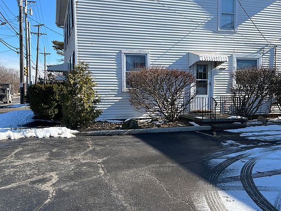 2nd image of 37311 Detroit Rd