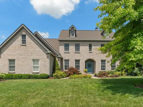 8754 Lily Ct, Zionsville, IN 46077