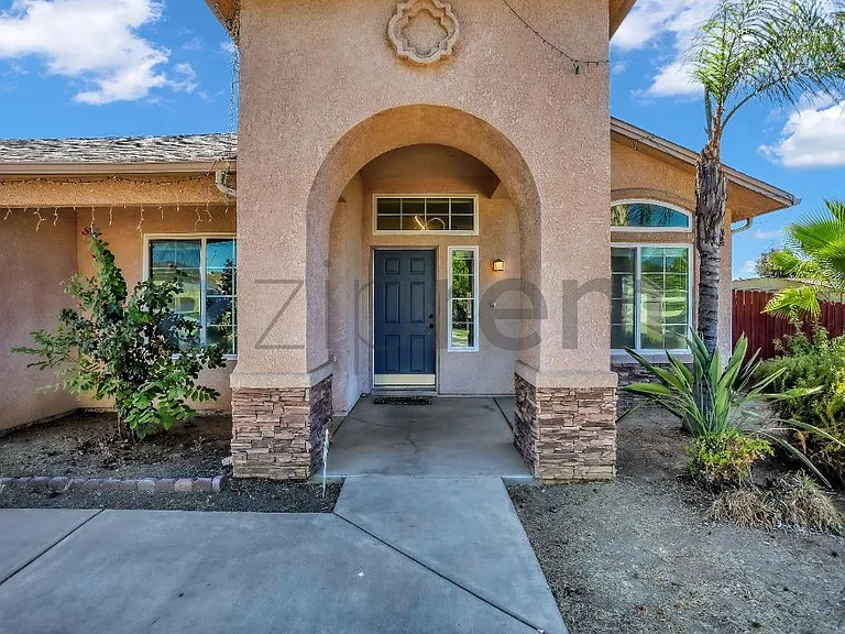 2437 N Tracy Ave — Photo 4