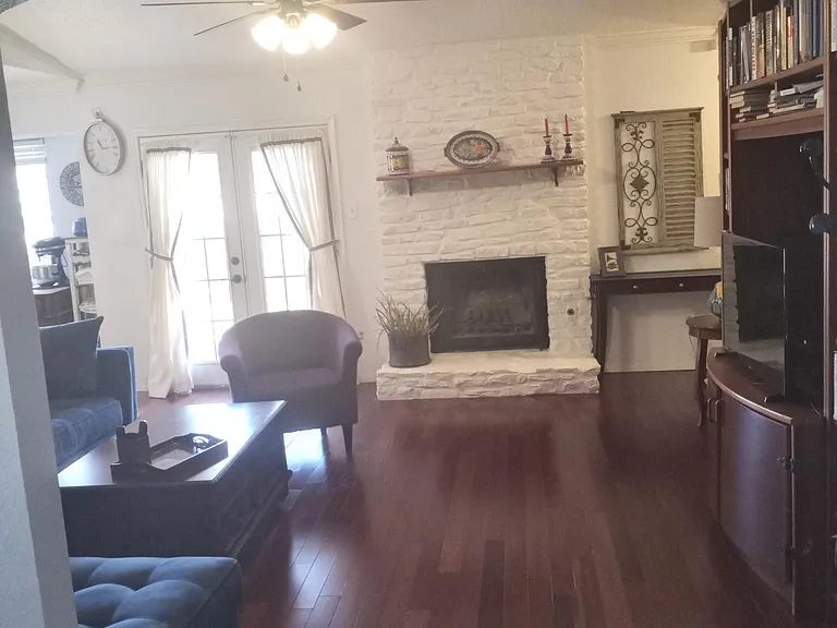 8402 Roan Ln — Photo 3