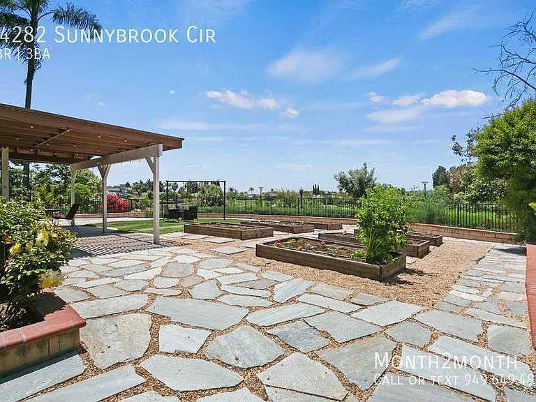24282 Sunnybrook Cir — Photo 28