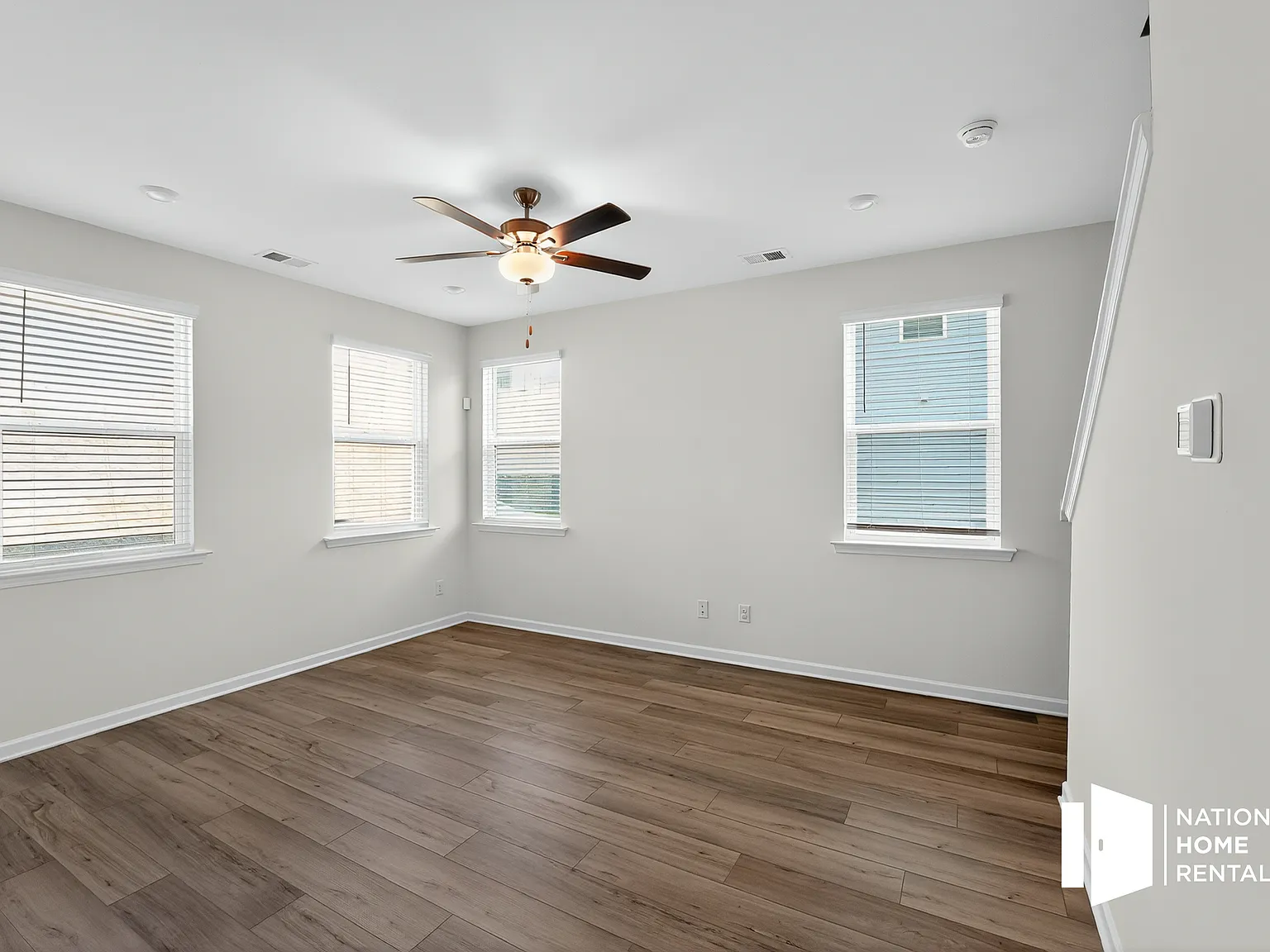 3 bed, 2.5 bath, 1382 sqft, $2,095 — Photo 3