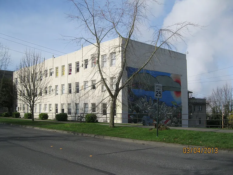 Alamo Apartments — Photo 6