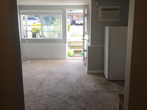 4th image of 492 N Livermore Ave #Studio