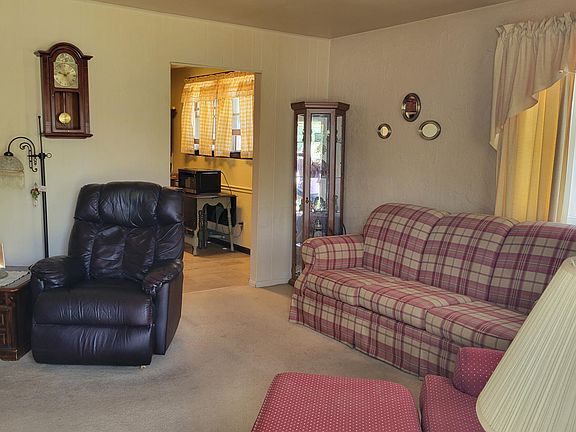 2nd image of 137 Redmond Rd